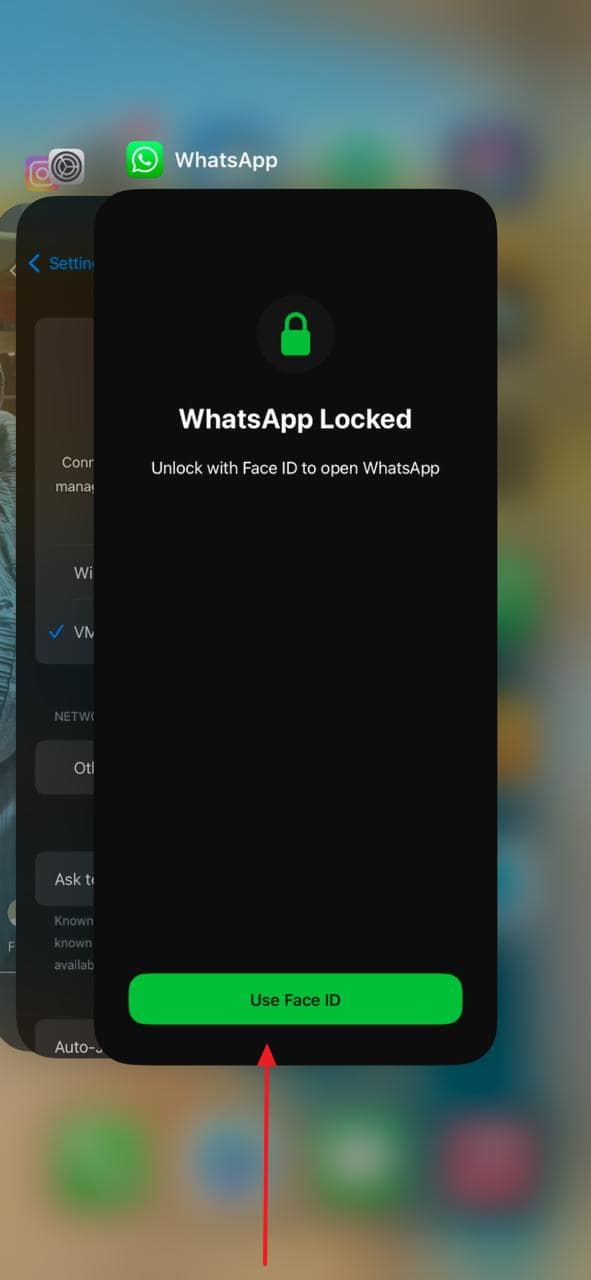 バックグラウンドからWhatsAppをスワイプします