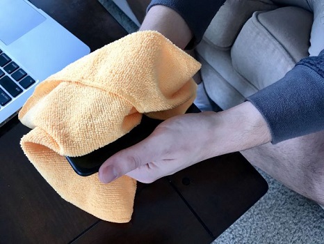 truedepthカメラを掃除します。 
